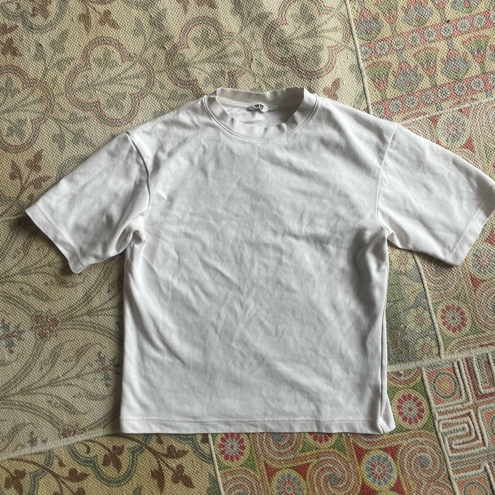 Uniqulo Classic White Crewneck Men's Shirt - Picture 1 of 3
